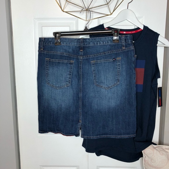 💫90s TREND ALERT TOMMY DENIM SKIRT - Picture 7 of 8
